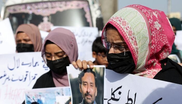 رہا ملاح کراچی پہنچ گئے، شہدا کے ورثا کو سوا کروڑ کا اعلان صومالیہ ملاح