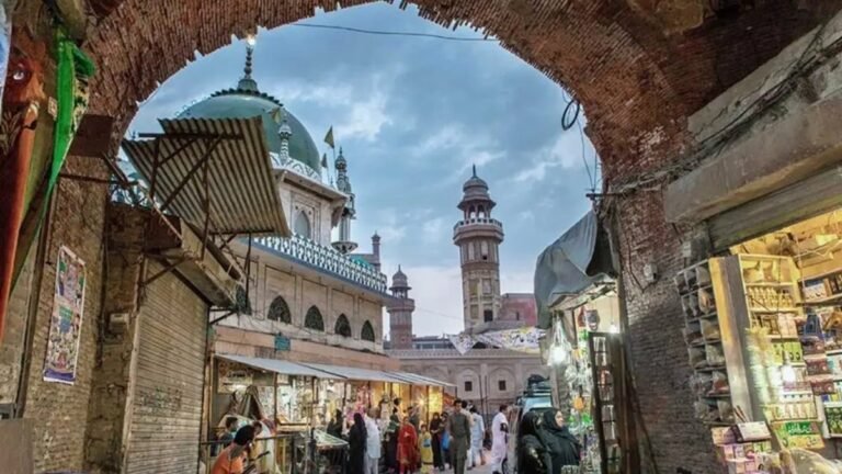 اندرون لاہور: تاریں زیر زمین، نئے پارکنگ پلازے بنیں گے اندرون لاہور ترقیاتی منصوبہ