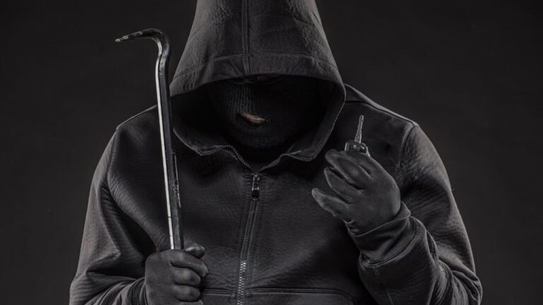 فرضی قتل پر اے آئی سوال پر کراچی کا نوجوان حراست میں کلاؤڈ اے آئی نوجوان حراست