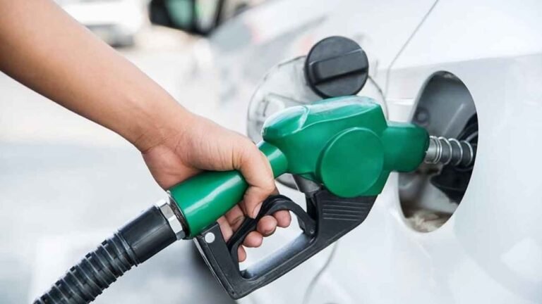 پٹرول 100 روپے فی لیٹر تک مہنگا ہونے کا خدشہ پٹرول کی قیمتوں میں اضافہ